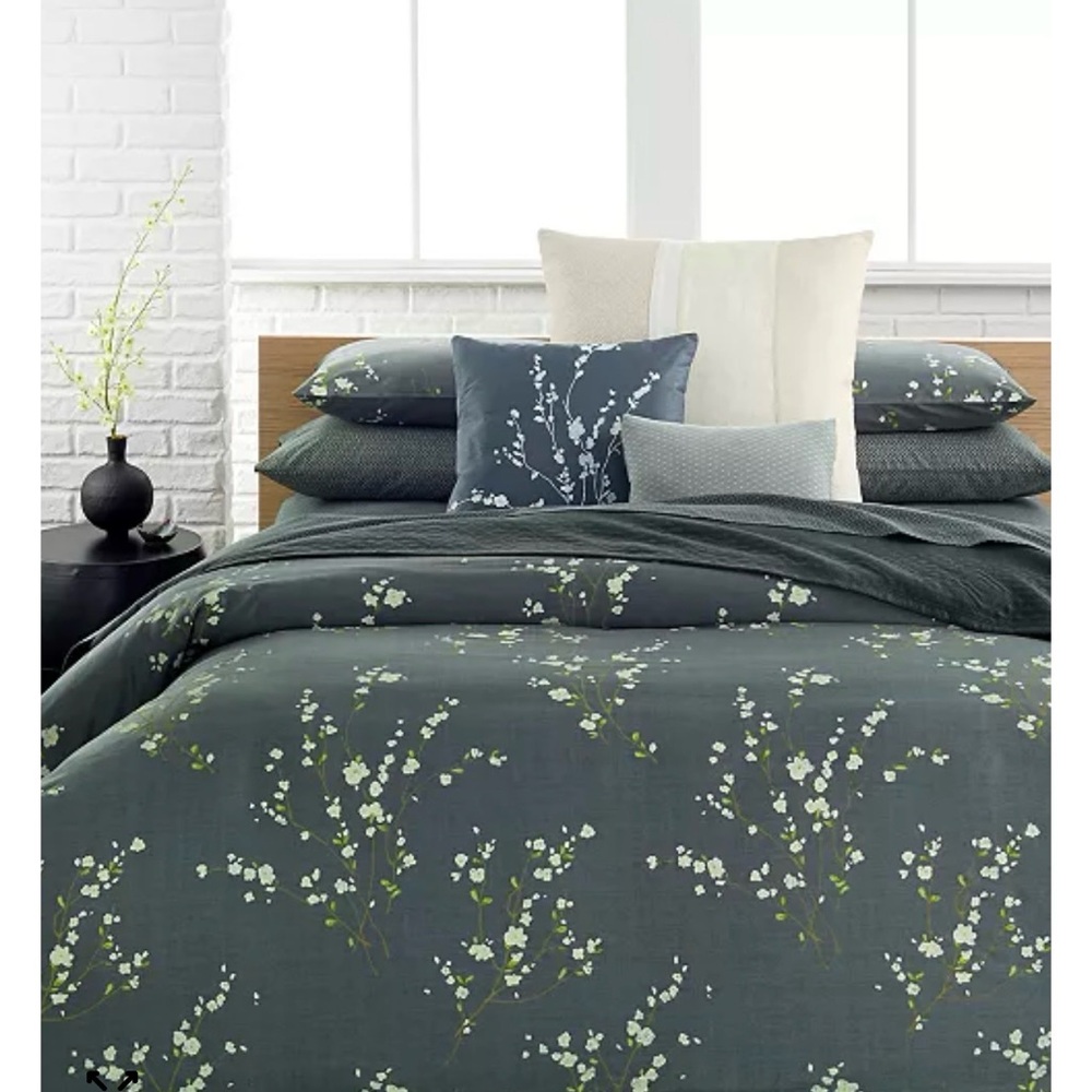 Calvin Klein Pyrus Floral Duvet Cover with White Blossom Pattern